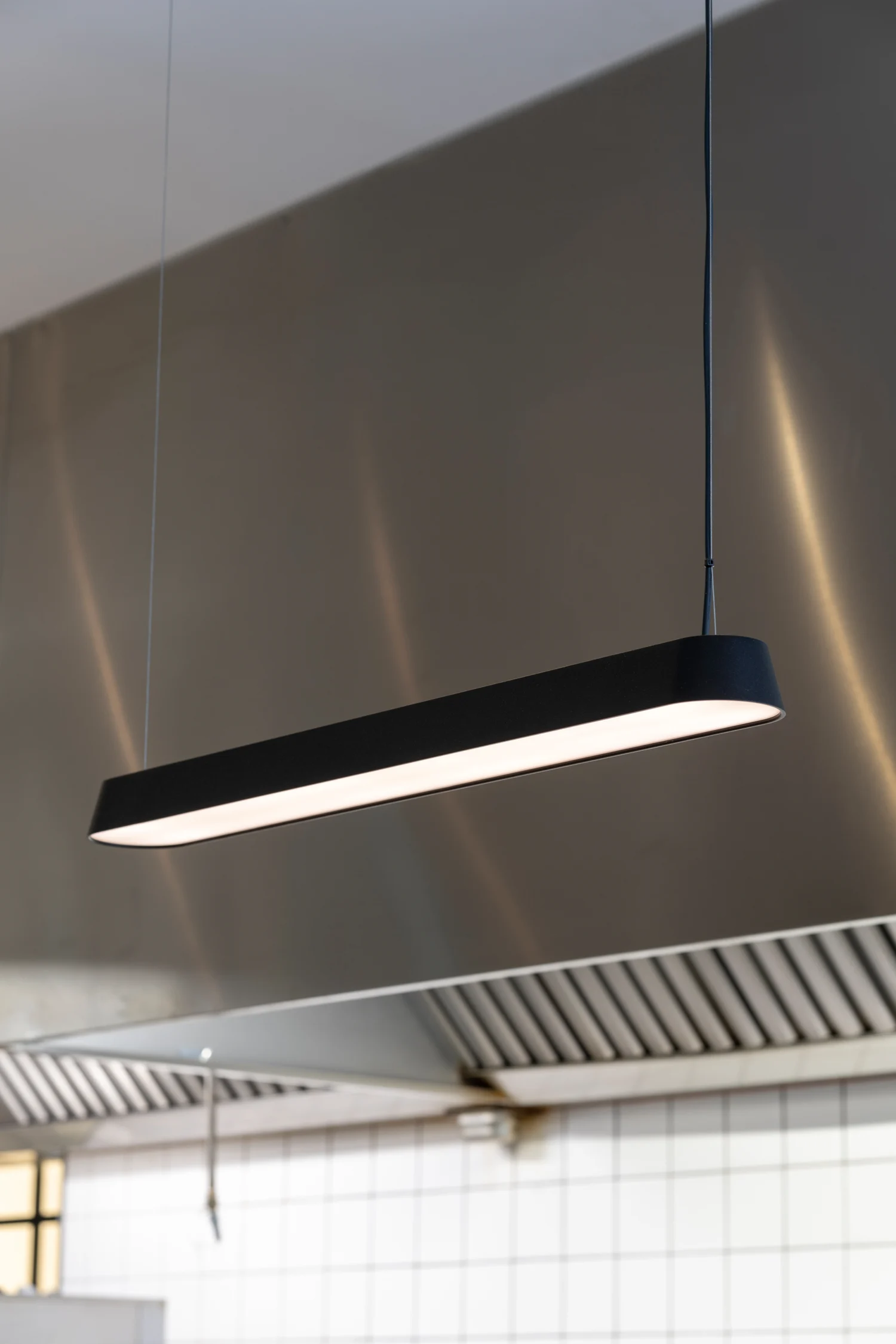 Дизайн интерьера кафе с мебелью от Muuto 12