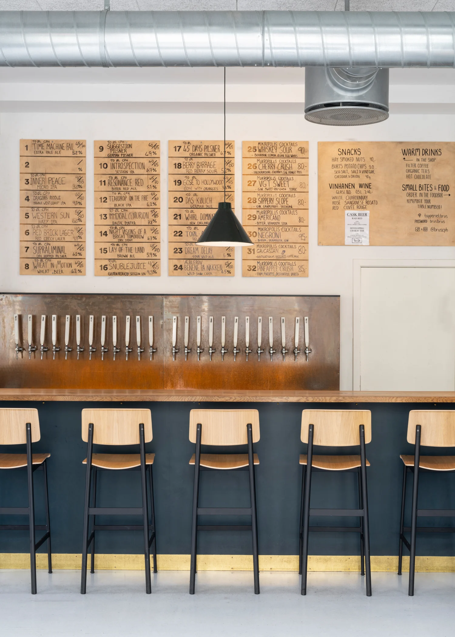 Дизайн интерьера кафе с мебелью от Muuto 5