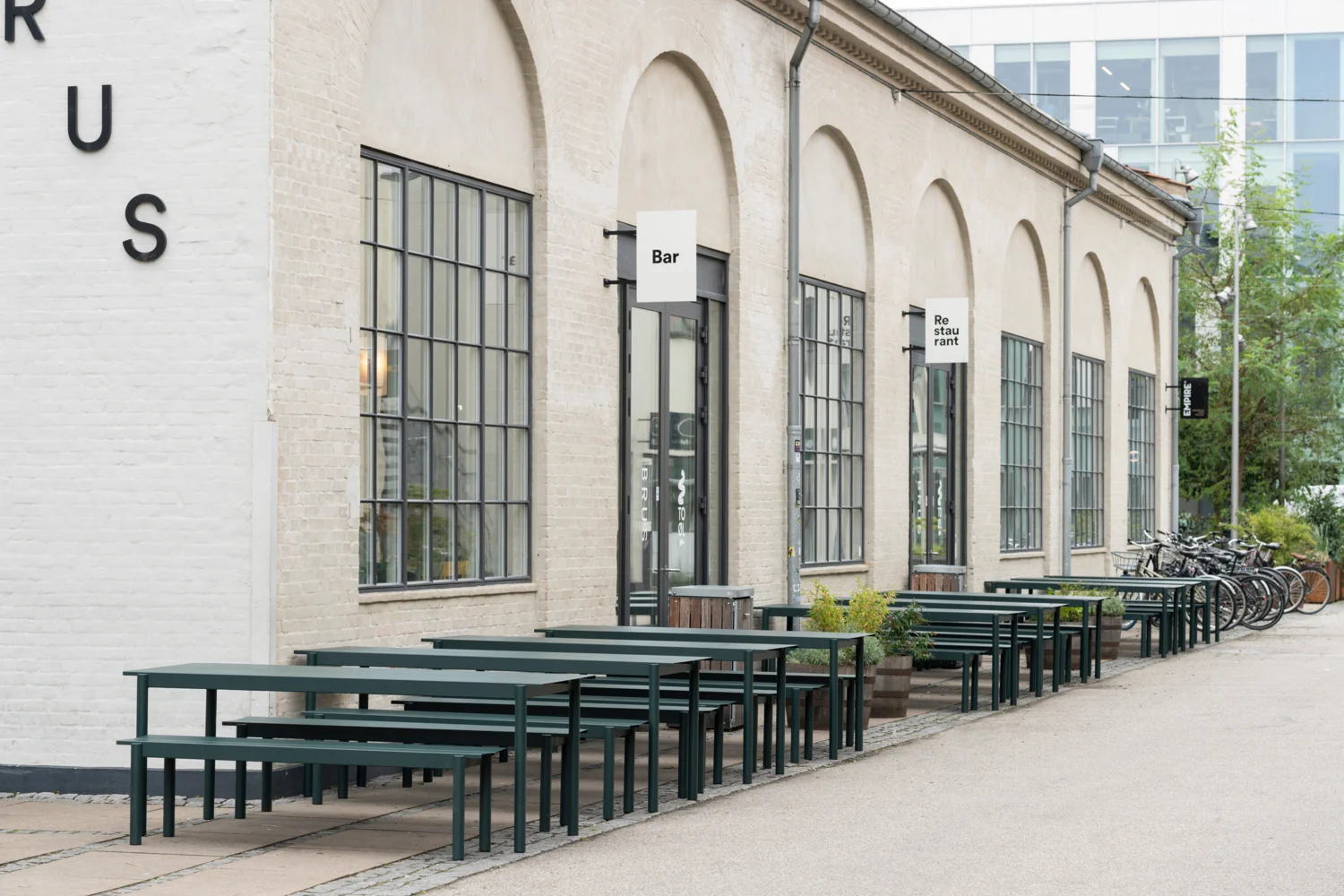 Дизайн интерьера кафе с мебелью от Muuto 6