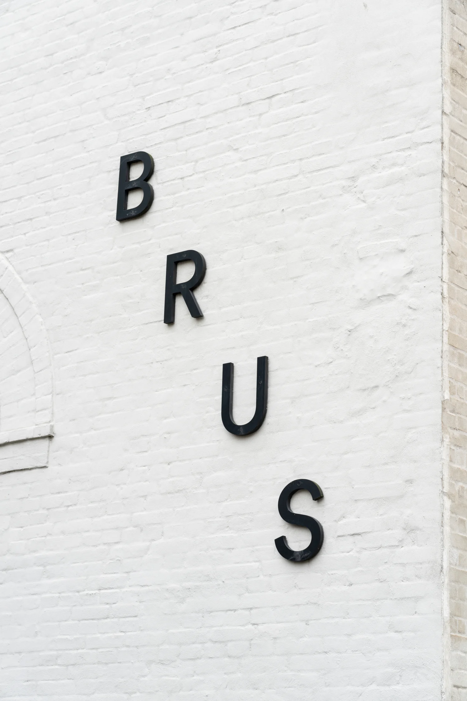 Дизайн интерьера кафе с мебелью от Muuto 7