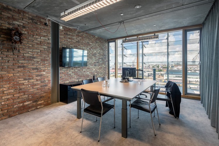 оформление стен офиса 11